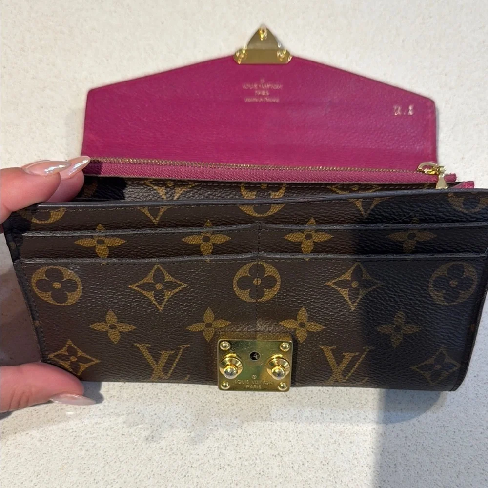 SOLD! Louis Vuitton Pink and Brown Women's Wallet - Picture 10 of 11